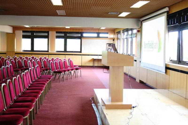 מלון סטון Yarnfield Park Training And Conference Centre מראה חיצוני תמונה