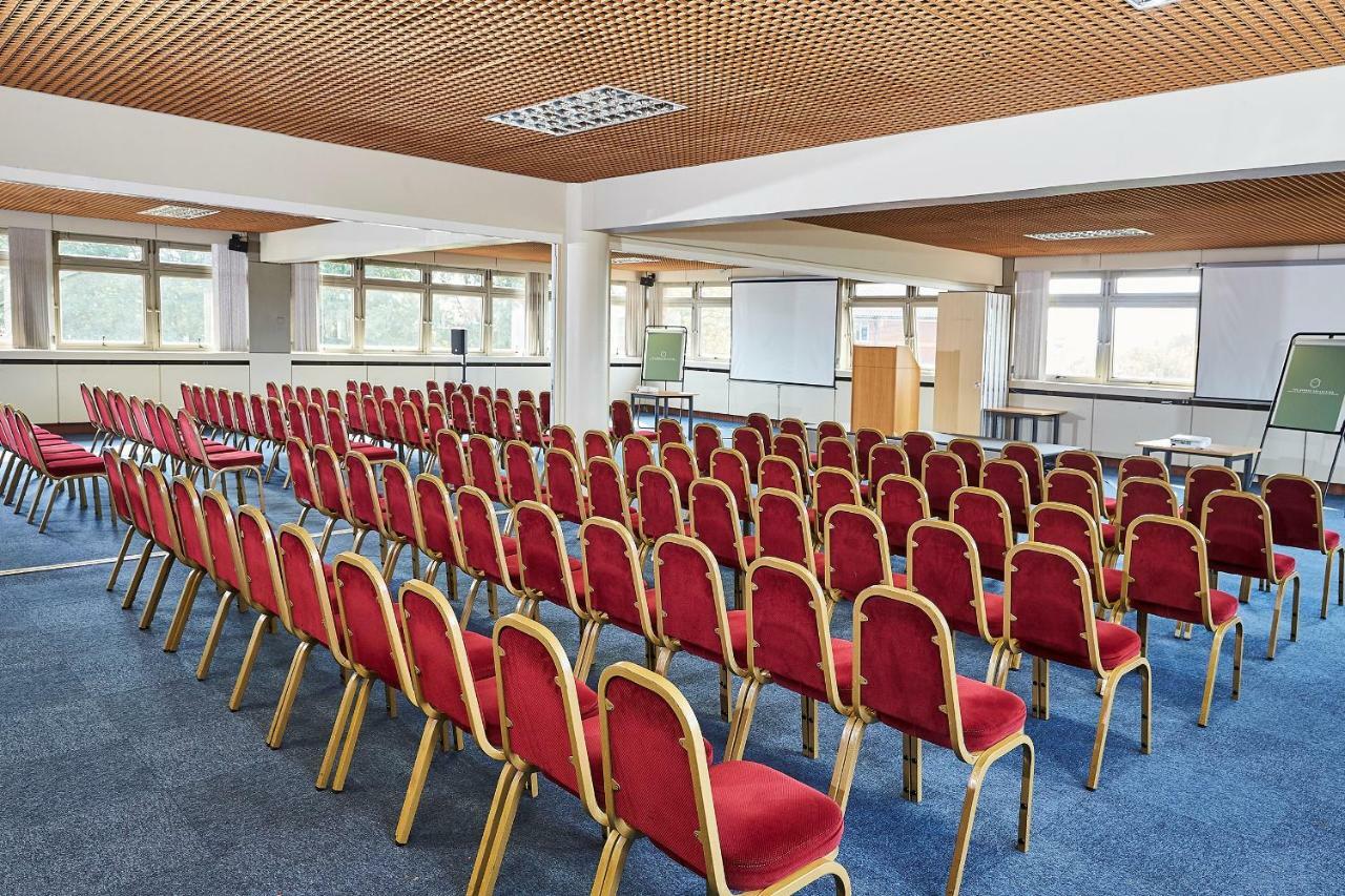 מלון סטון Yarnfield Park Training And Conference Centre מראה חיצוני תמונה