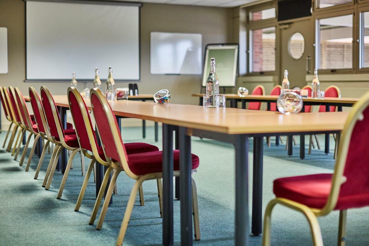 מלון סטון Yarnfield Park Training And Conference Centre מראה חיצוני תמונה